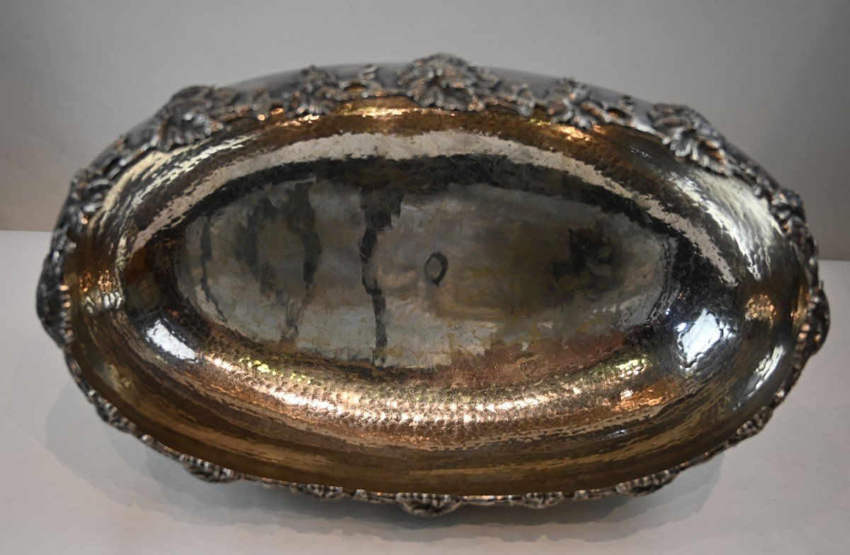 Centro Tavola con bordi sbalzati a mano con tralci d'uva in argento 800 XX secolo-photo-2